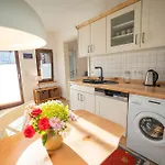 Haus Unterm Mammutbaum - Elberadweg Magdeburg