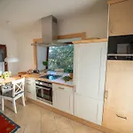 Haus Unterm Mammutbaum - Elberadweg Apartman