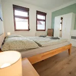 Haus Unterm Mammutbaum - Elberadweg * Magdeburg