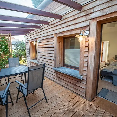 Haus Unterm Mammutbaum - Elberadweg Apartman *