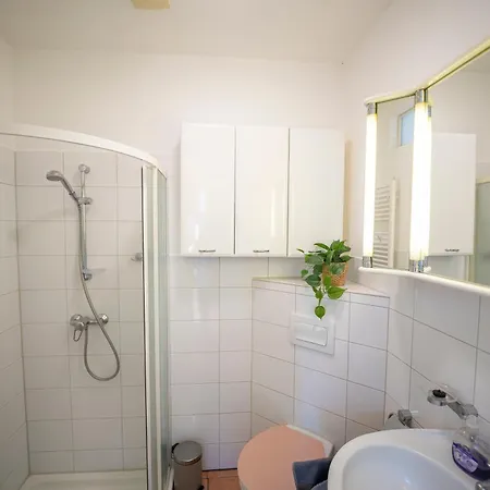 Haus Unterm Mammutbaum - Elberadweg Apartment