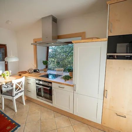 Haus Unterm Mammutbaum - Elberadweg Apartment