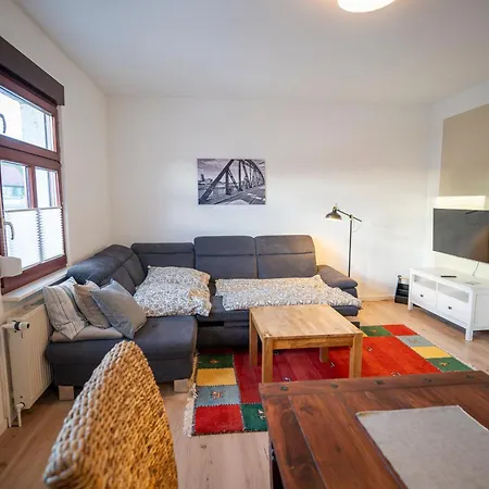 Haus Unterm Mammutbaum - Elberadweg * Magdeburg