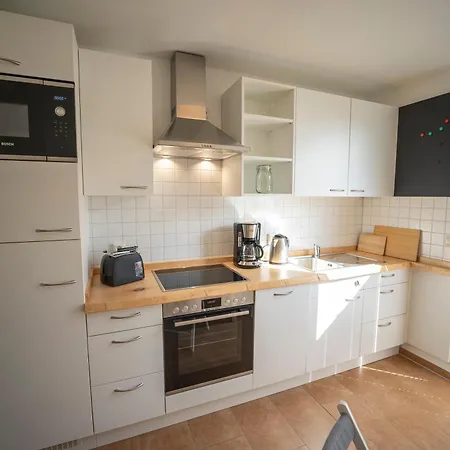 Haus Unterm Mammutbaum - Elberadweg Apartment
