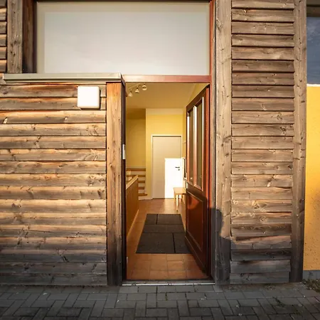 Haus Unterm Mammutbaum - Elberadweg 公寓 马格德堡