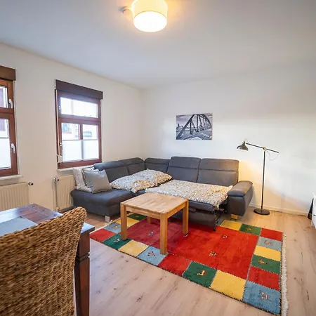Haus Unterm Mammutbaum - Elberadweg Apartman